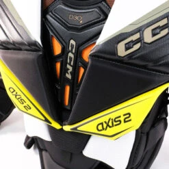 Plastron CCM Axis 2 Pro Senior 6 Plastron CCM Axis 2 Pro Senior -pro patinage soldes pdtimg 4773648b