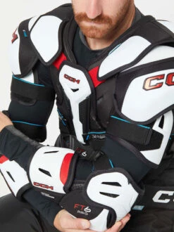 Epaulières CCM JetSpeed FT6 Pro Senior -pro patinage soldes pdtimg 5000552b