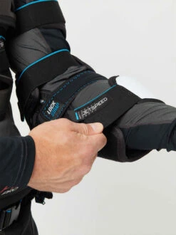 Coudières CCM JetSpeed FT6 Pro Senior -pro patinage soldes pdtimg 5002769b